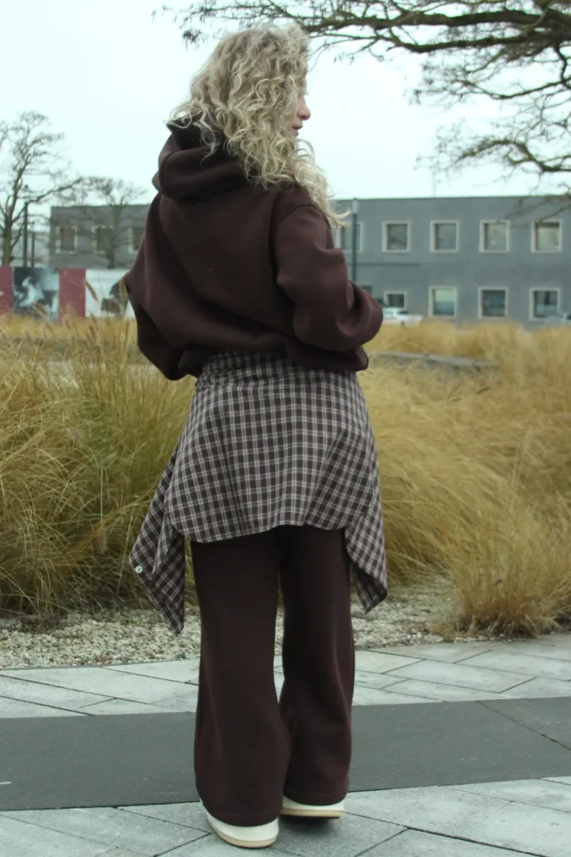 поєднання кольорів в одязі — шоколадний з бежевим