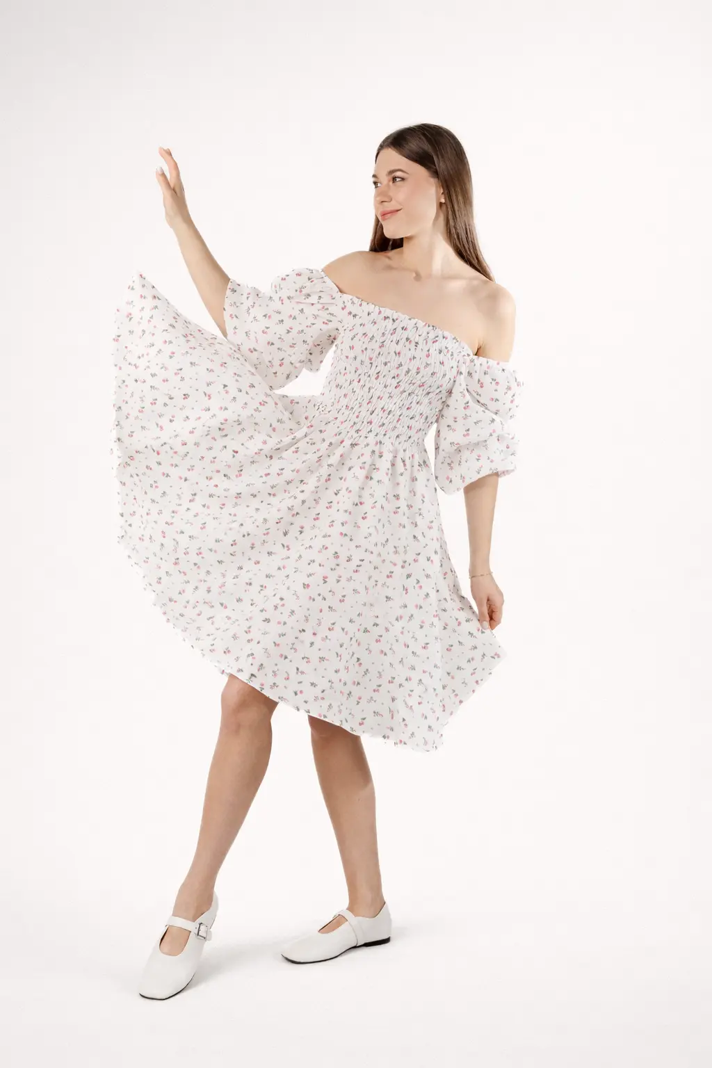 Літня сукня April з відкритими плечима та еластичним ліфом - 4 Літня сукня April з відкритими плечима та еластичним ліфом - Зображення 4